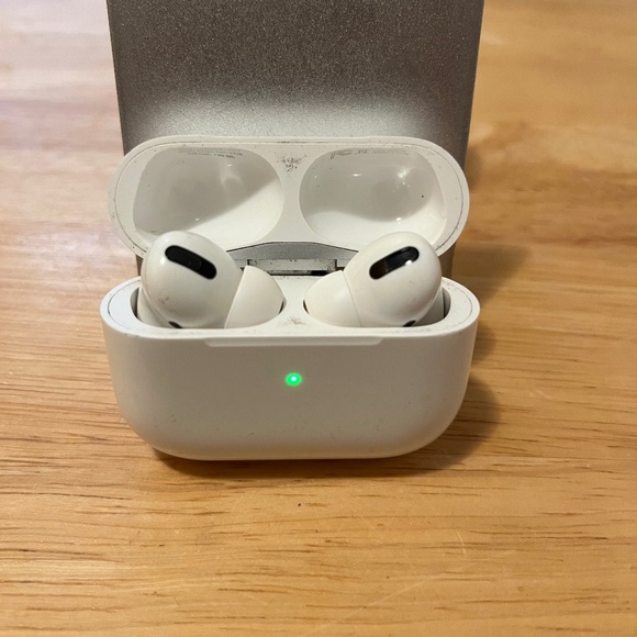 Apple AirPods Pro (1st Generation)